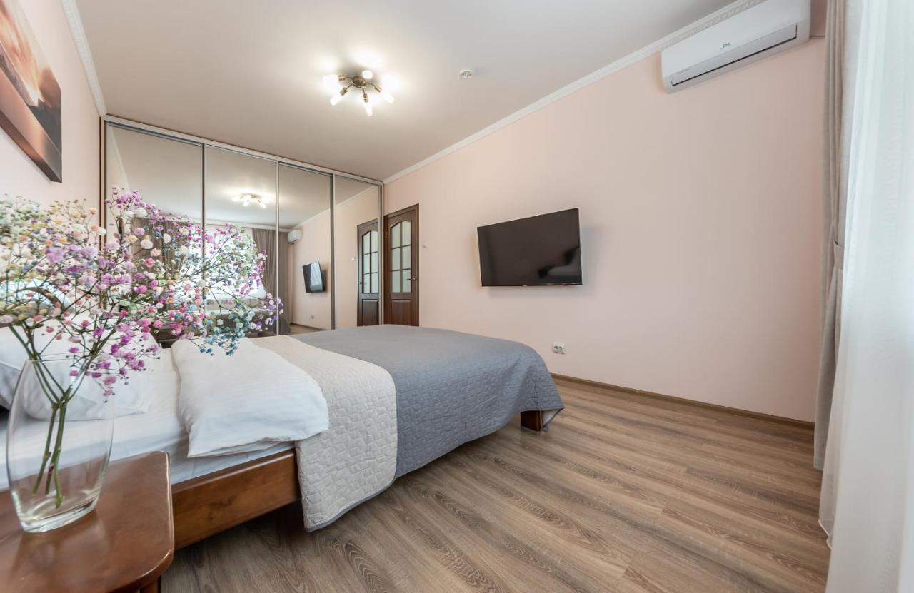 Apartamento Осокорки Русовой 3 Kiev Exterior foto