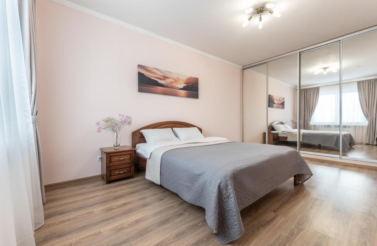 Apartamento Осокорки Русовой 3 Kiev Exterior foto